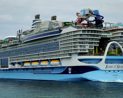 Royal Caribbean Crew Stabbing Ends in Suicide