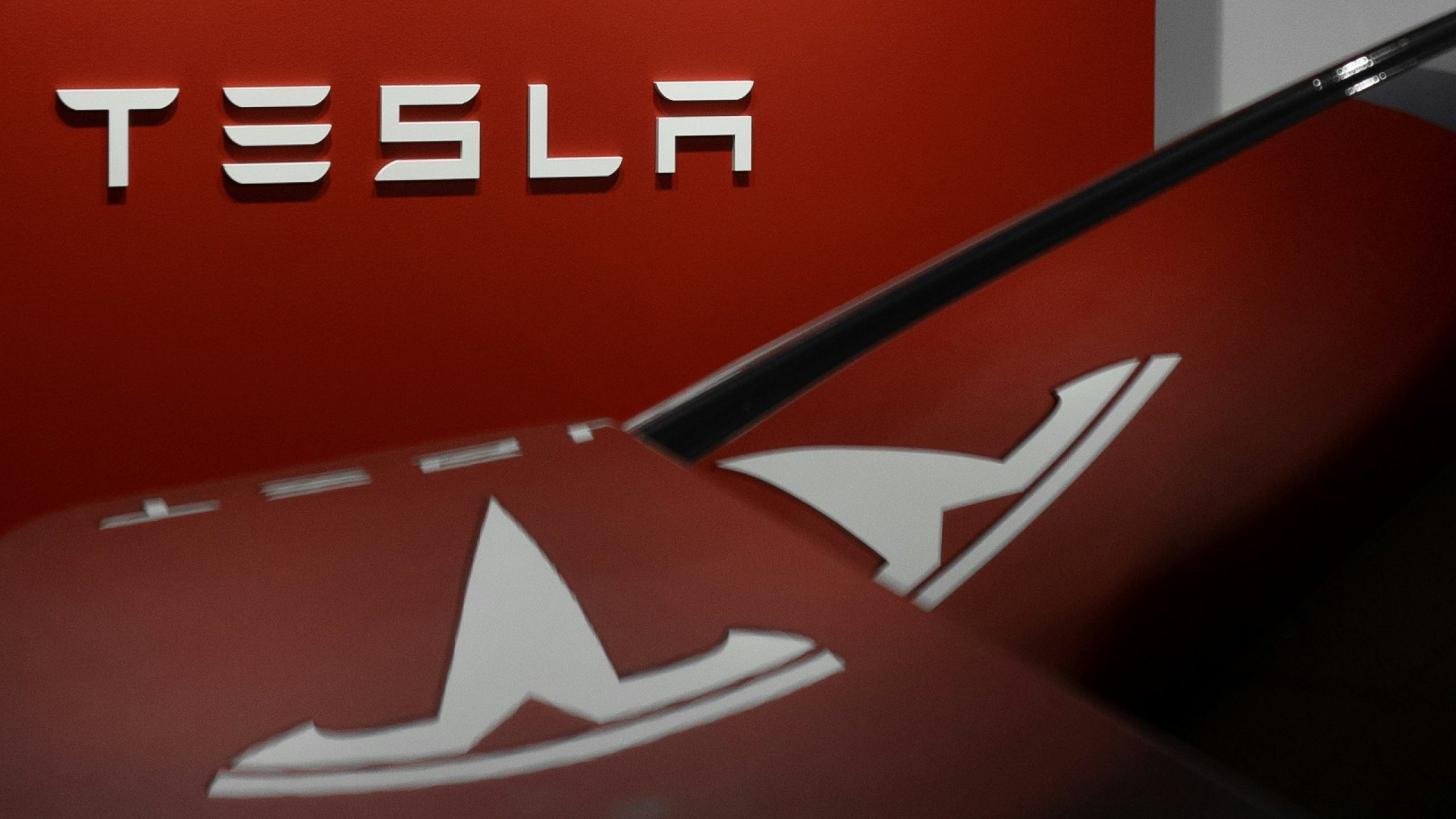 Tesla Profits Fall 16% in Q2, Musk Warns of Tough Times