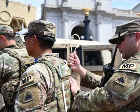 Armed National Guard in Washington as Trump Eyes Cities