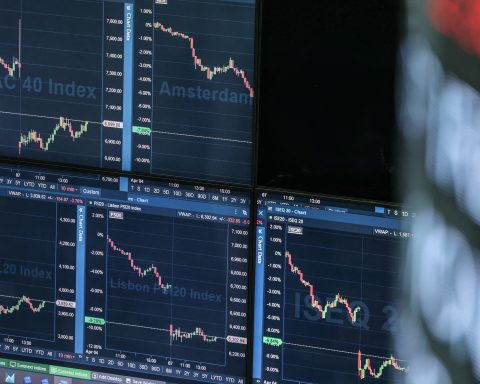 Asia Markets Mixed as Chinese Stocks Lose Steam