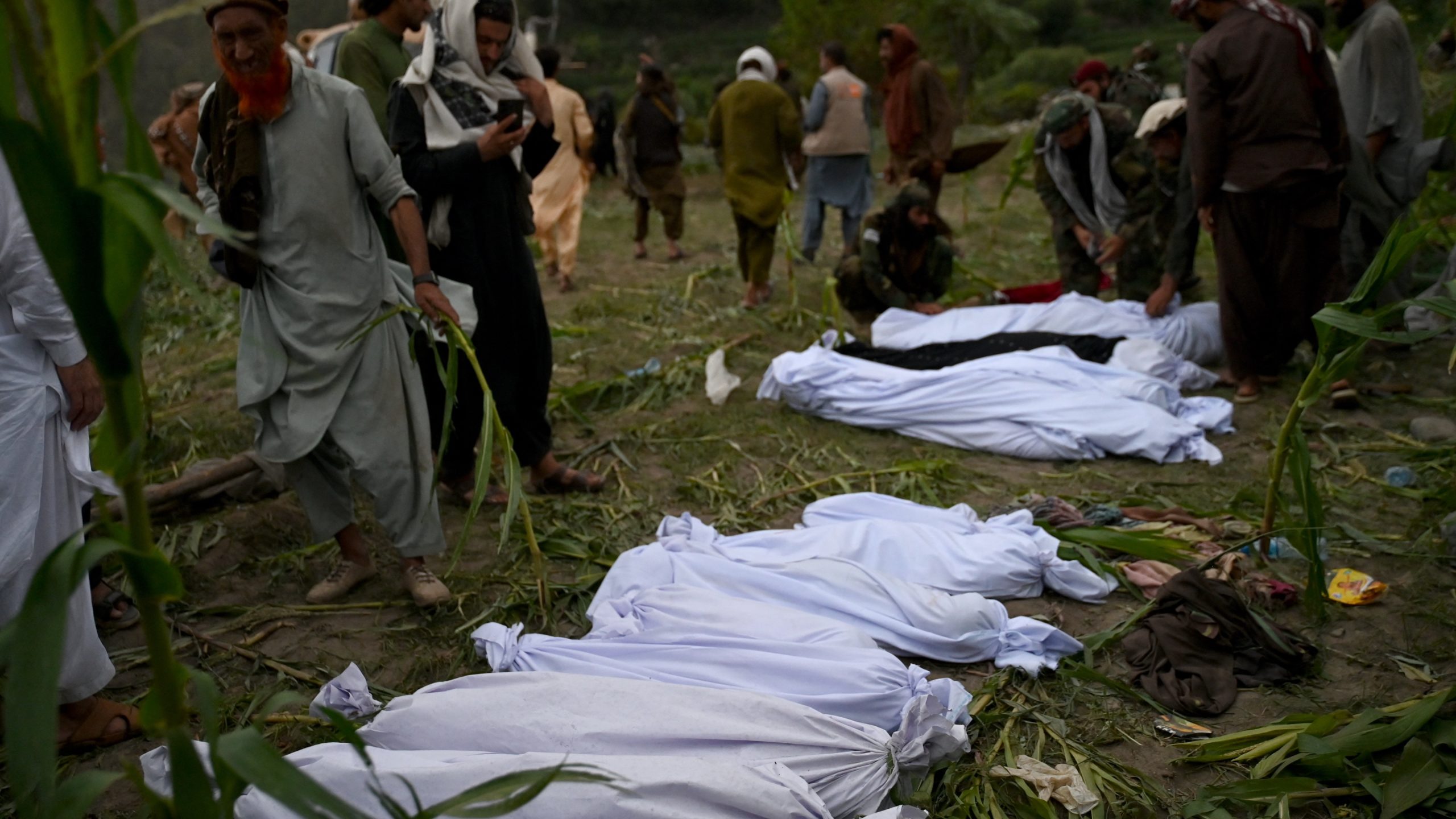 Afghanistan Earthquake Kills 800, Survivors Sleep Outside