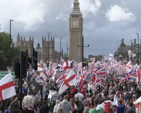 Tommy Robinson London protest: 26 Officers Injured